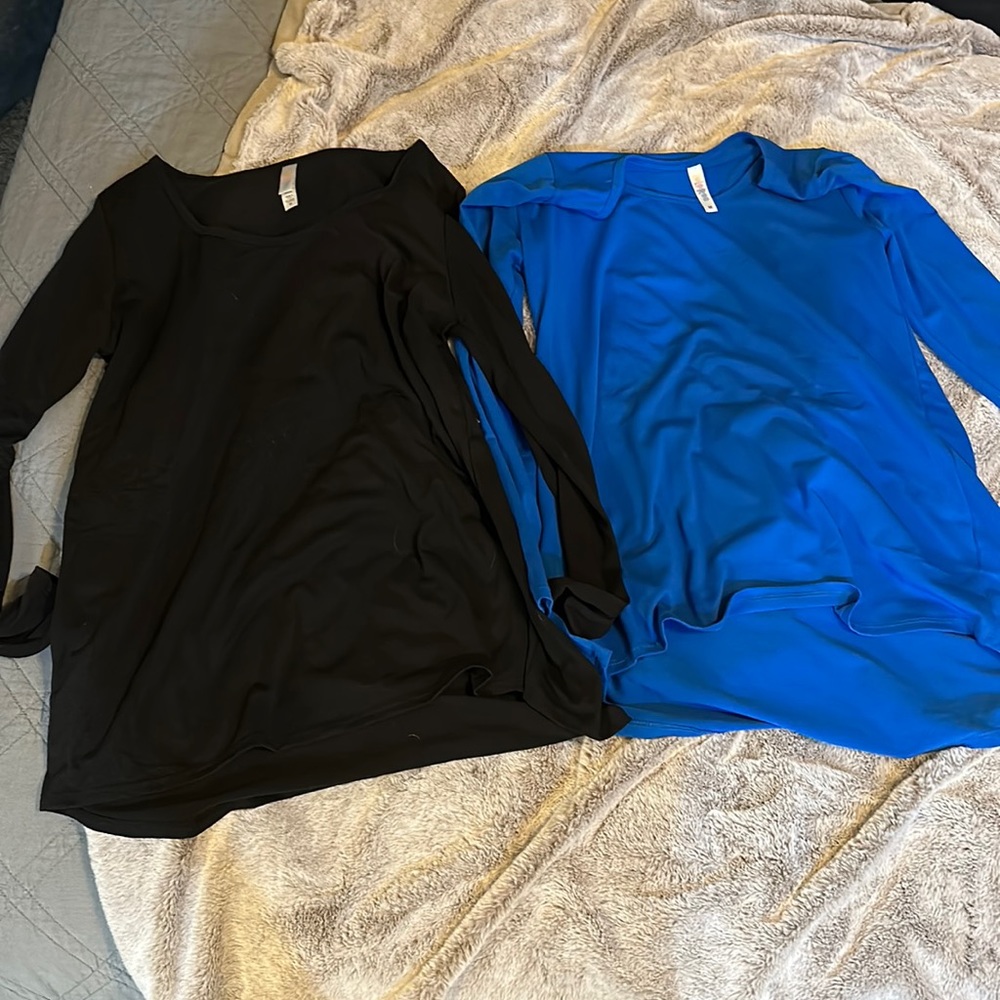 Bundle of 2 Lularoe Lynnae tops!